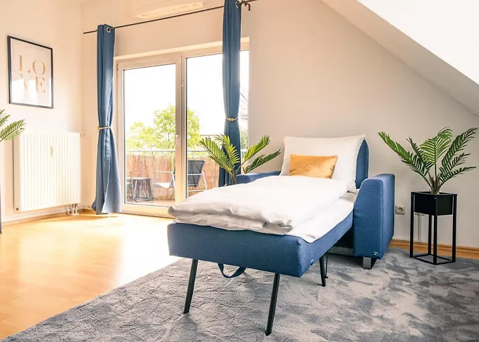 Penthouse-Suite Near University